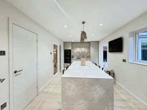 Photo 16- click for photo gallery